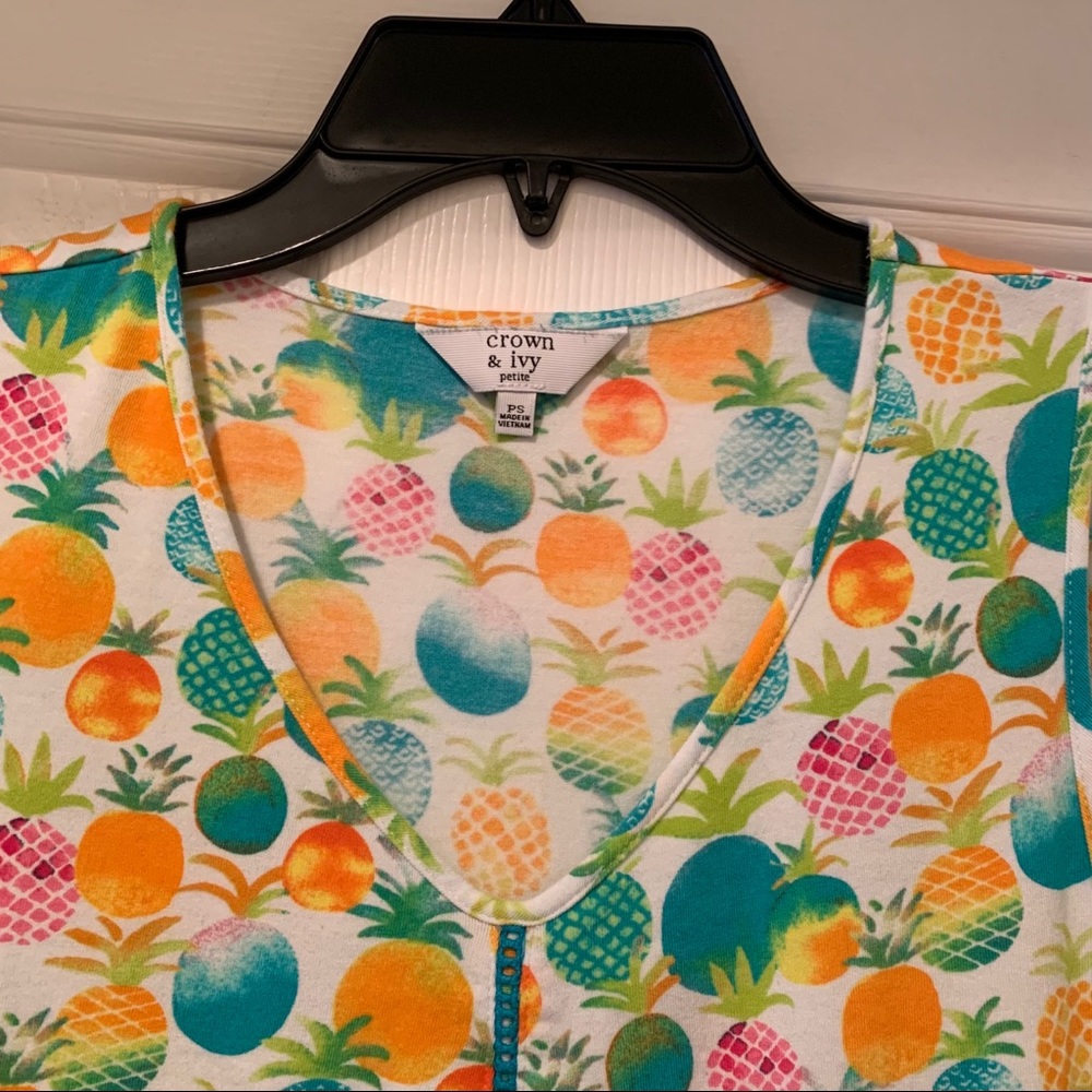 Crown & Ivy Pineapple Print Sleeveless Top-Size Sm - Picture 3 of 7